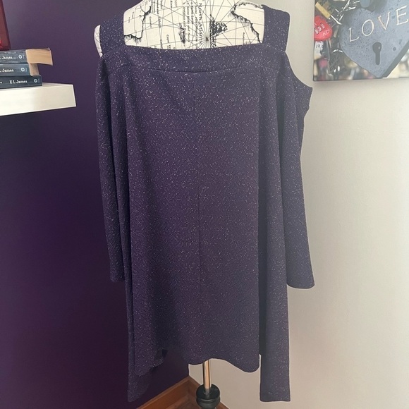 7 for $30 Katherines Cold Shoulder Top - Picture 6 of 7